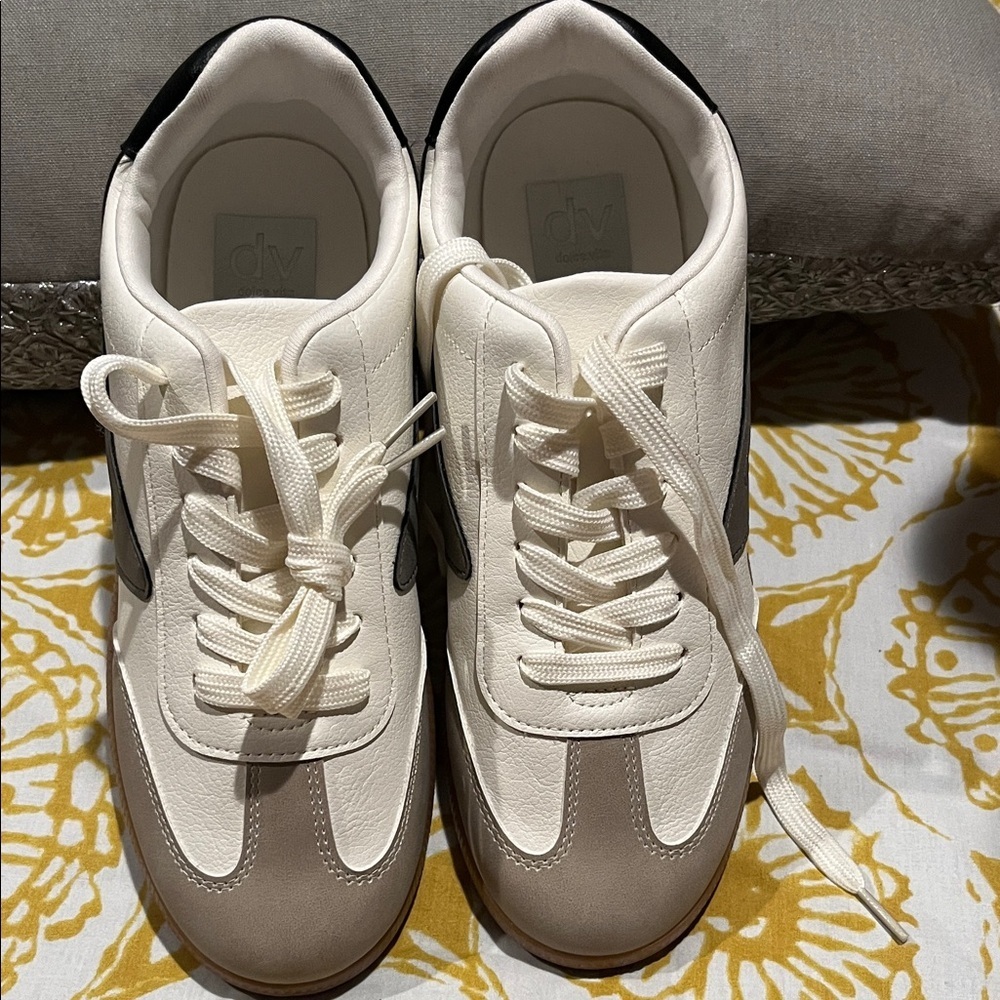 DV by Dolce Vita Women's Ivory and Ebony Sneakers